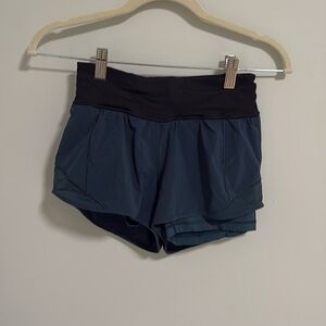 Lululemon hotty hot short with spandex liner